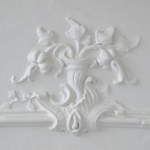 dikke verflagen schade stucwerk ornament