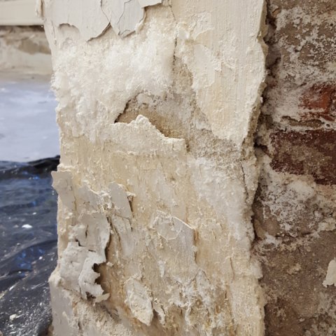zout schade kolom kelder betonnen vloer