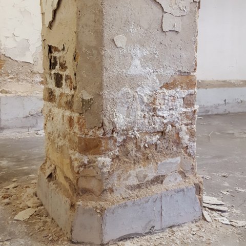 zout schade kolom kelder betonnen vloer